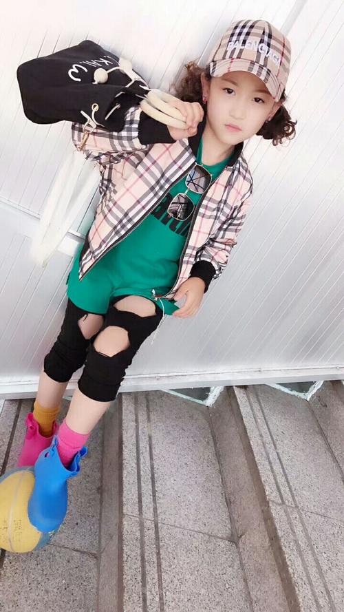 子涵衣社 美麗童裝，留住快樂秋天的每一刻